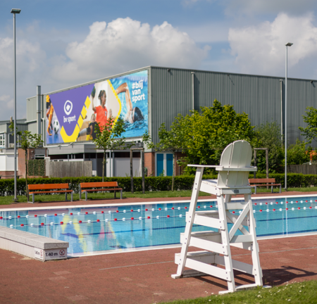 Zwembad It Gryn Stiens buiten overzicht