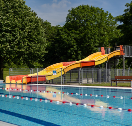 Zwembad It Gryn Stiens buiten glijbaan