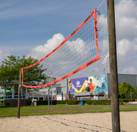 Zwembad It Gryn Stiens buiten volleybal
